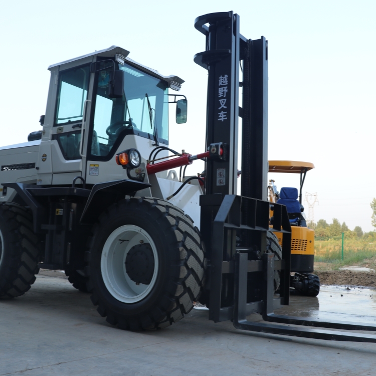 3吨越野叉车 四驱柴油汽油叉车 山地多功能起重机