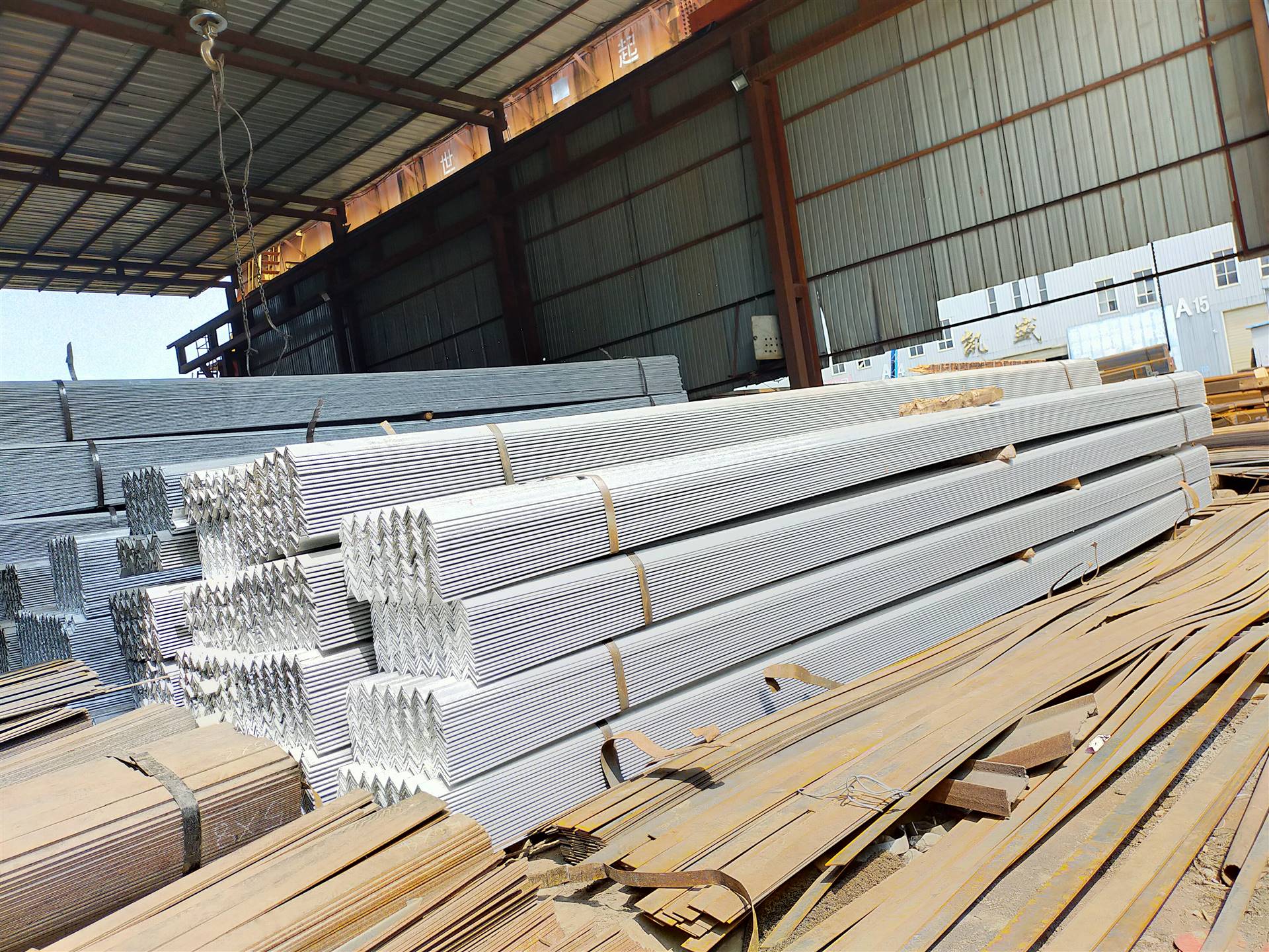 云南角钢批发普通碳钢角钢厂家直销热轧角钢量大从优