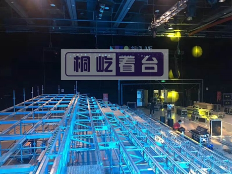 特斯拉推广临时看台