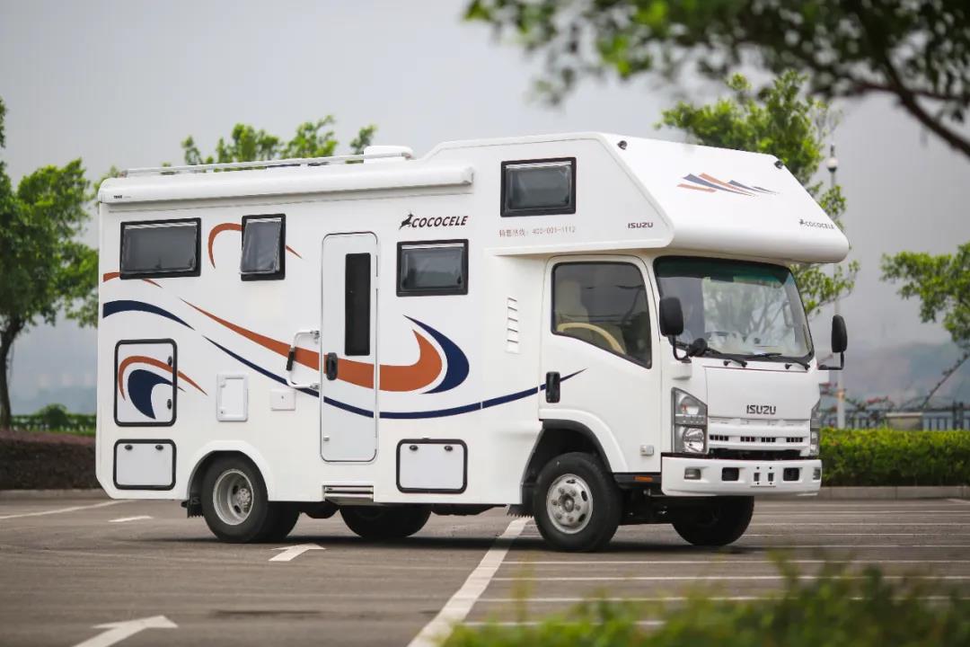 国六自动档房车多功能房车双拓展房车