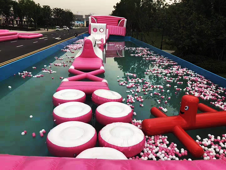 室外大型充气闯关蹦蹦床粉红陆地闯关组合滑梯赛道冲关