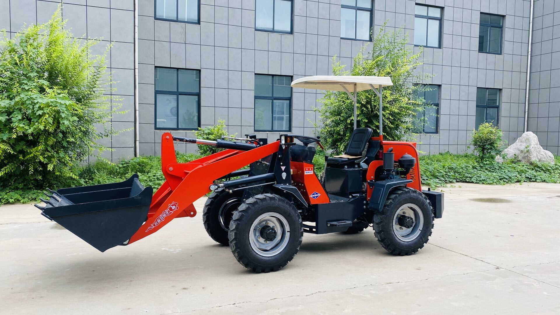 装卸抓草机 小型草捆秸秆抓木机 抓草机加高臂