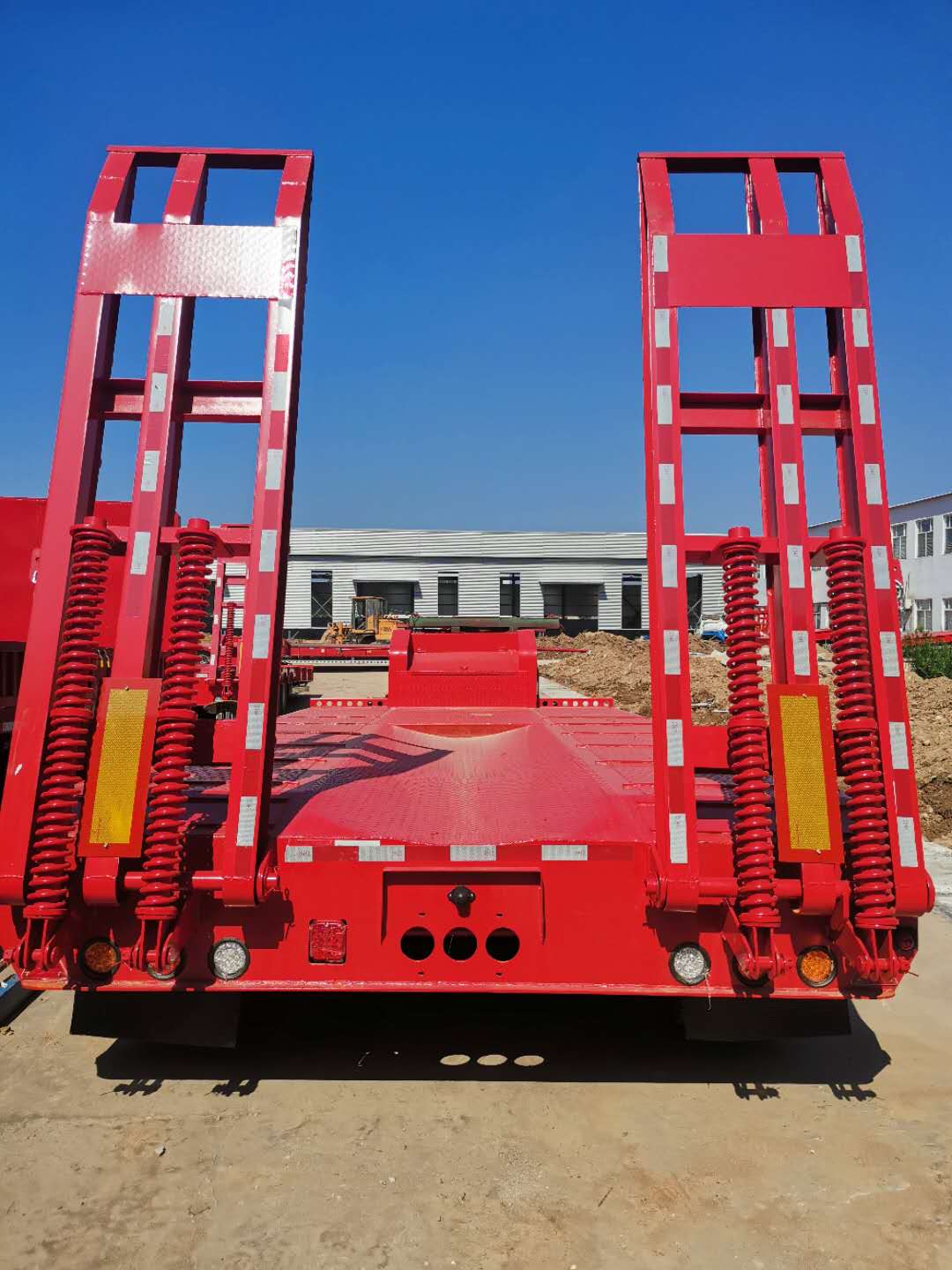 13米三线六轴低平板半挂车 厂家直销