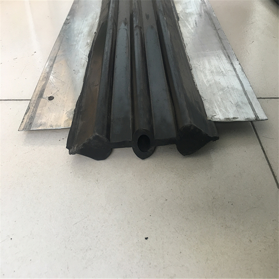 中埋钢边橡胶止水带 cb型钢边橡胶止水带价钱