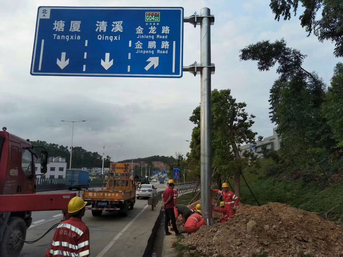 单悬臂式f型交通标志牌杆公路标志牌厂家实时报价