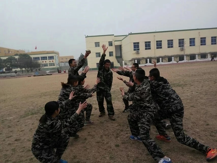 叛逆期青少年不上學怎么教育