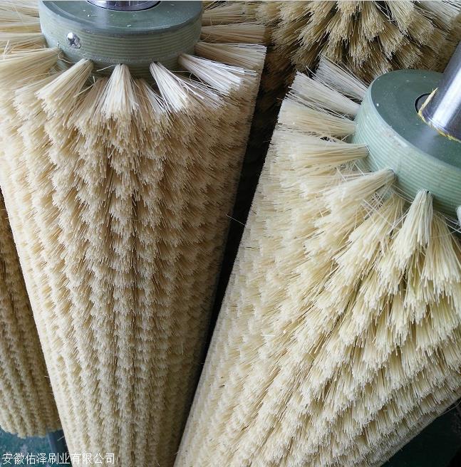 对个人工人的技术要求较高,绝不适合想用金属丝作为材料的毛刷辊的