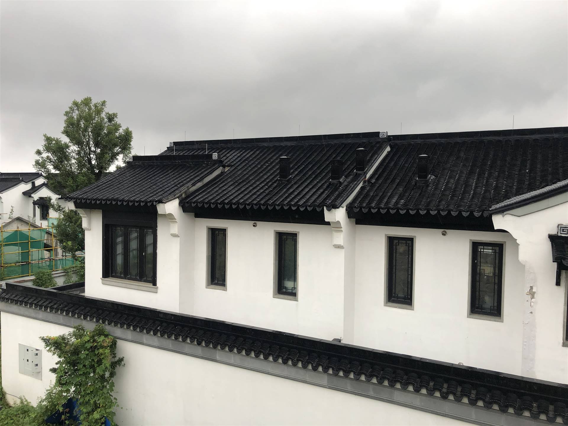 铝合金百叶烟囱帽生产厂家  金属透气帽排气帽长春威海别墅中式彩铝