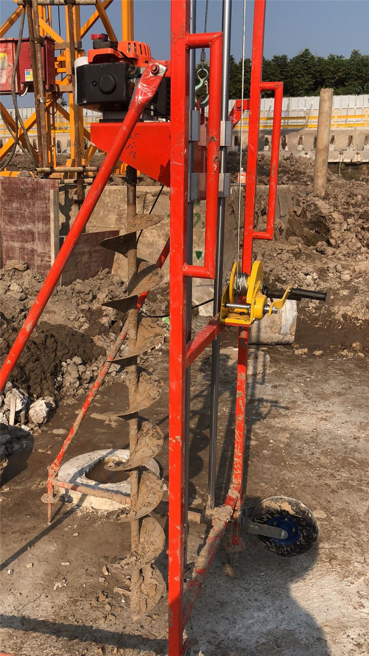 打桩机可钻深坑