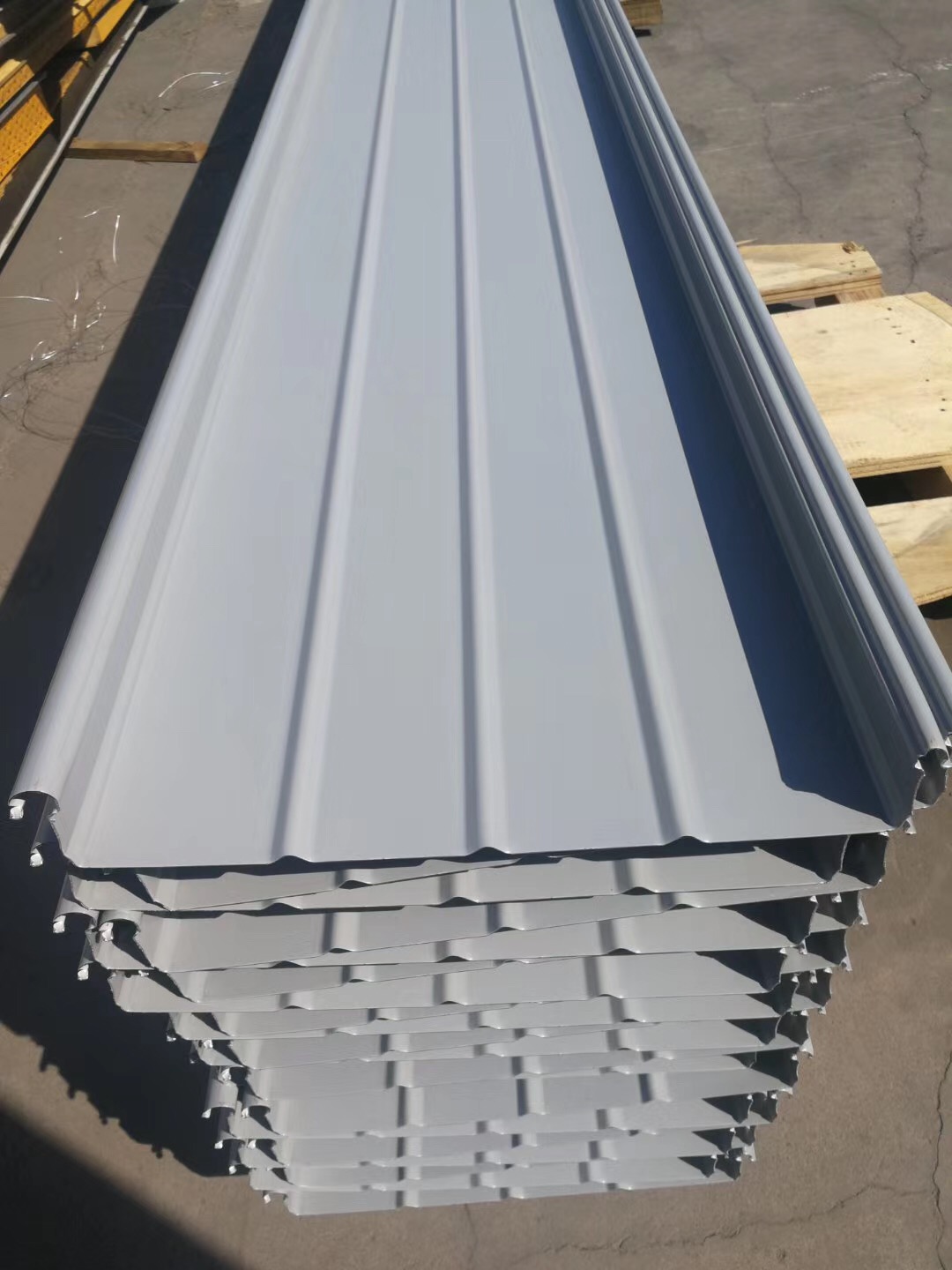 铝镁锰板彩铝大量生产