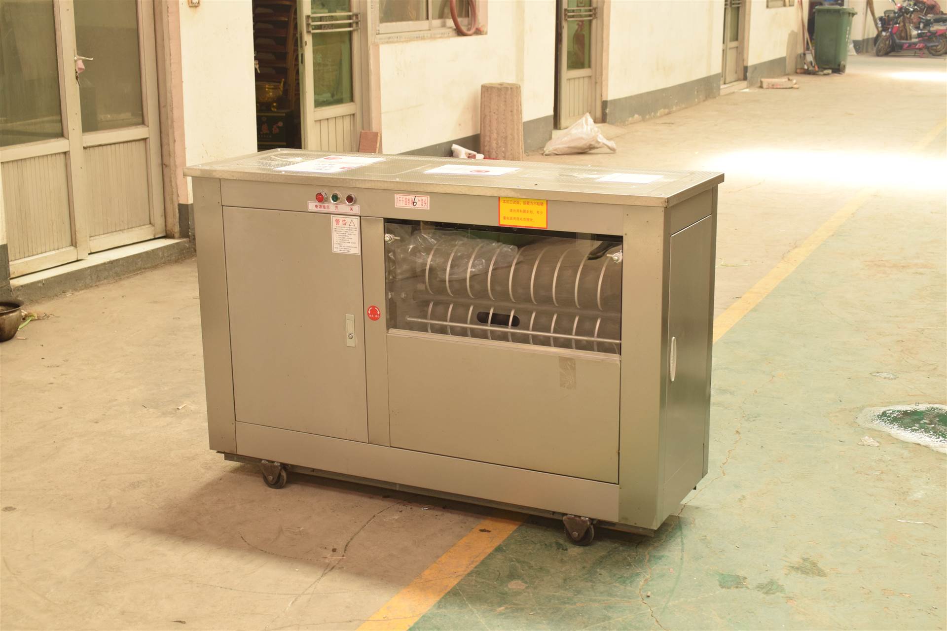 全自动商用大型圆馒头机    对辊馒头成型机做馒头机器