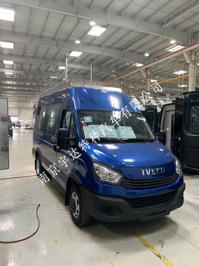 依维柯流动验光车 依维柯科普宣传车 流动营业厅车