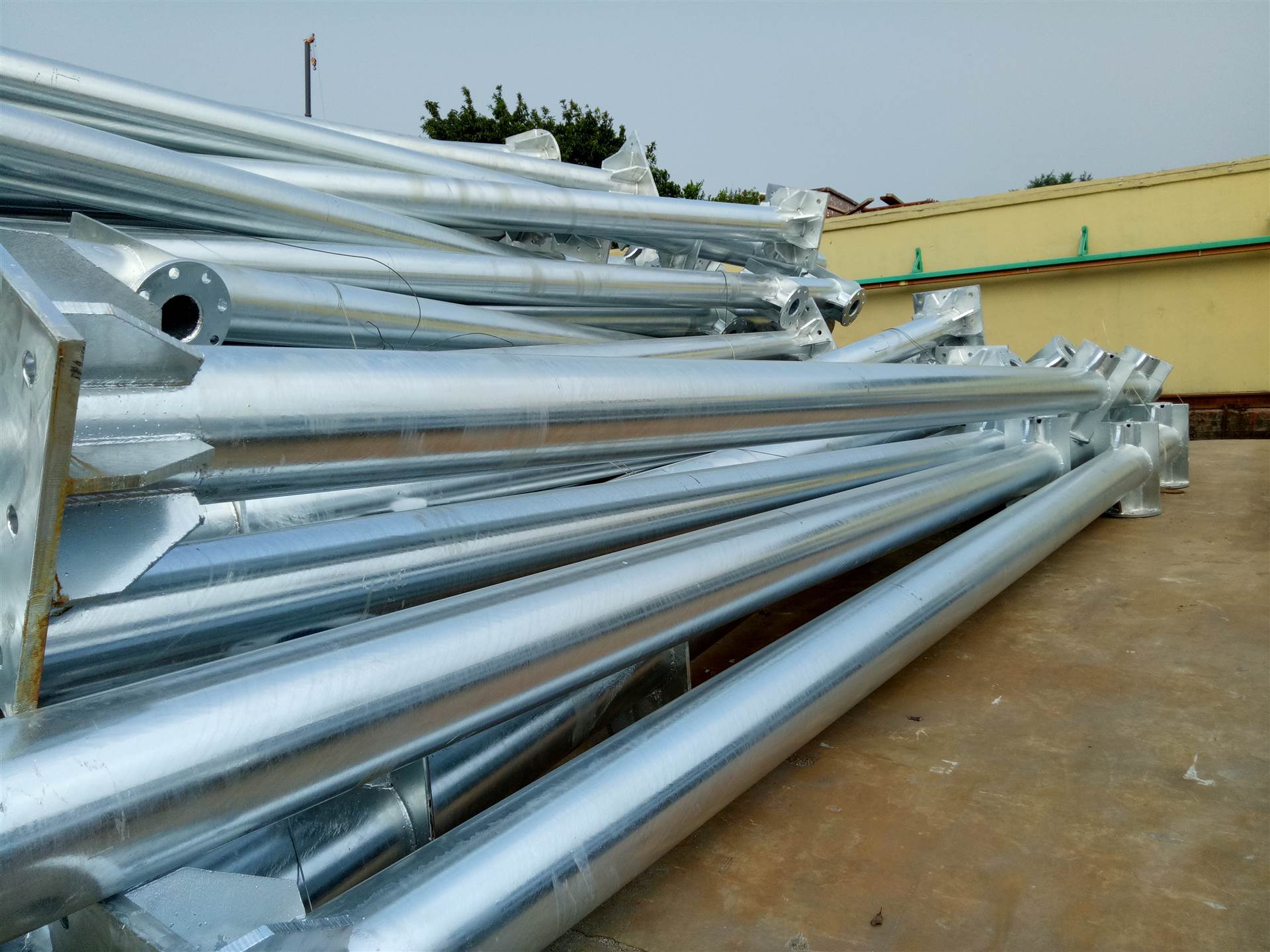 单悬臂式f型交通标志牌杆公路标志牌厂家实时报价