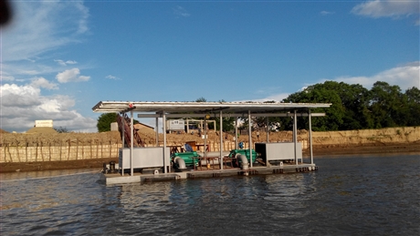 摇臂式取水浮船结构组成及 工作原理