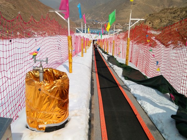 滑雪魔毯参数用途滑雪场输送带运人设备景区七彩滑道配套旅游