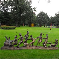 小孩玩拔萝卜雕塑 儿童玩耍童趣主题人物雕塑