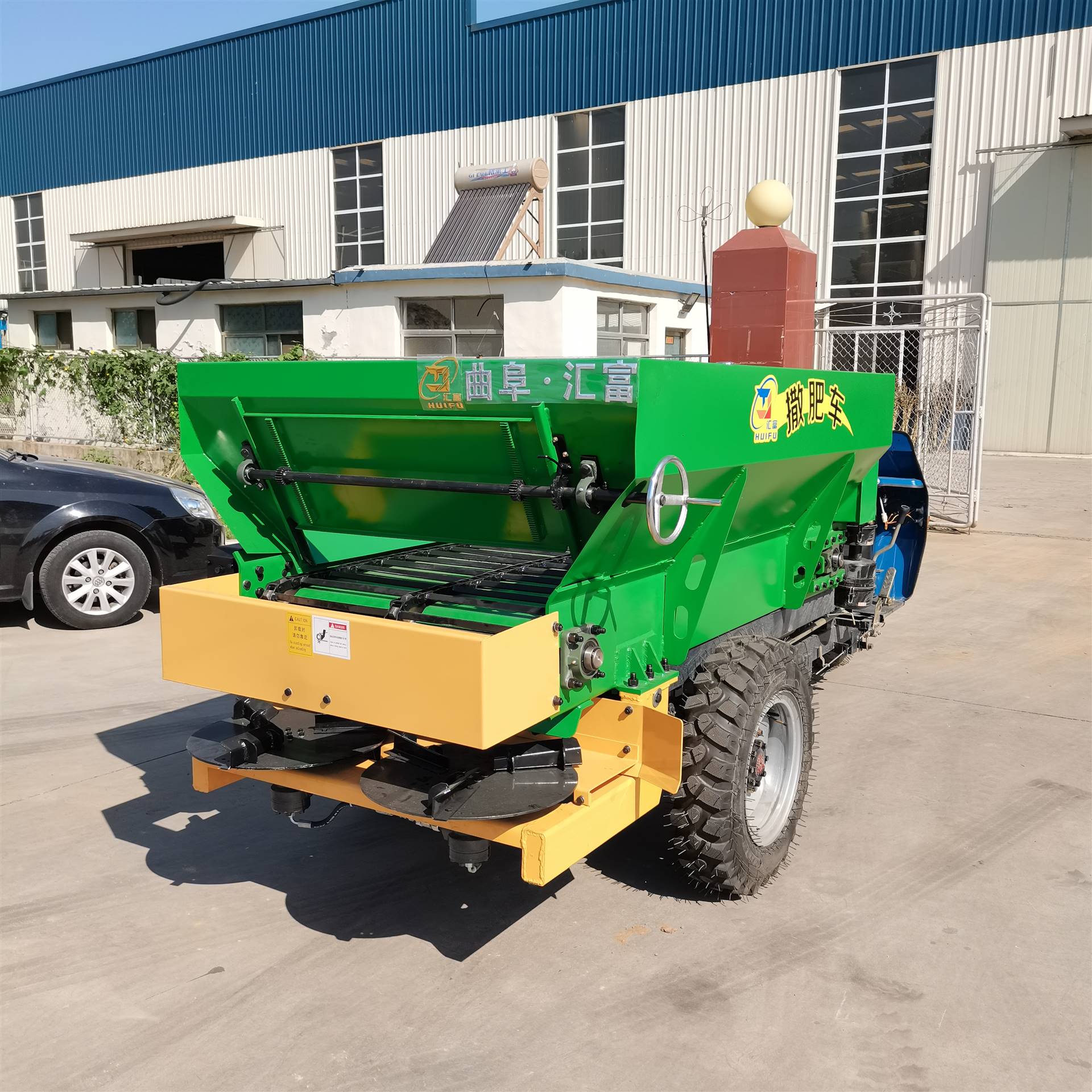 三轮撒粪车厂家放价农用三轮撒肥机价格