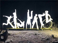 发光剪影人物雕塑 不锈钢透光人物剪影小品