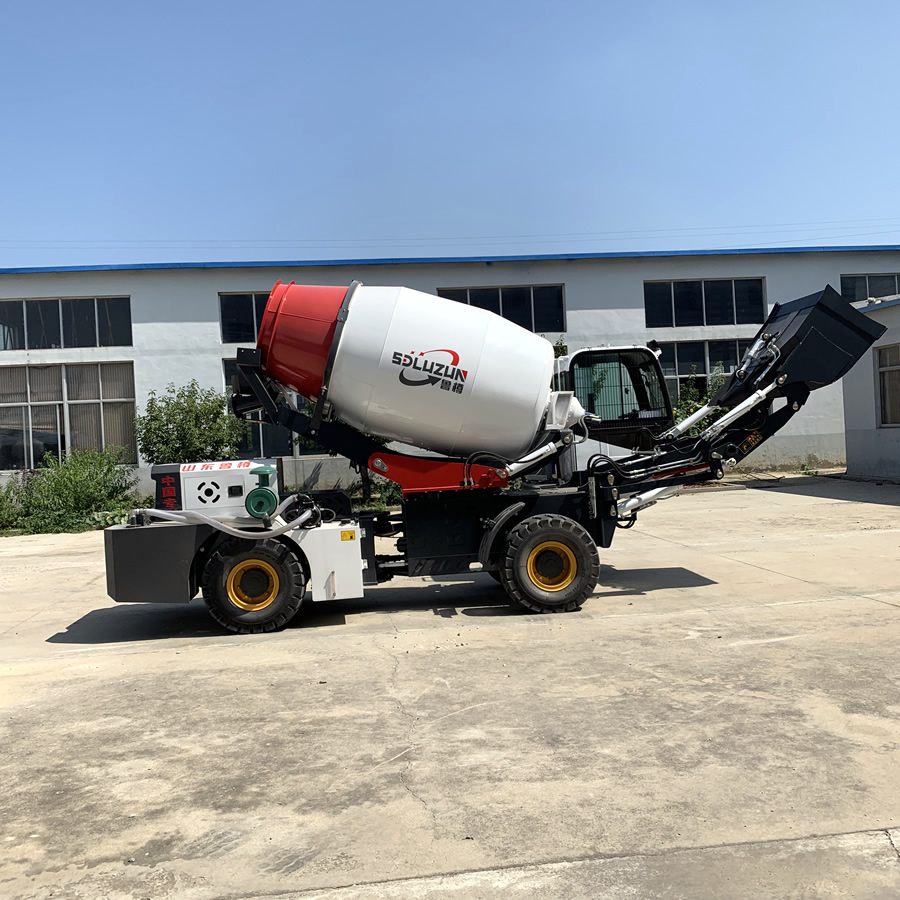 30方国外自动上料混凝土搅拌车鲁樽牌平口自动上料搅拌机图片