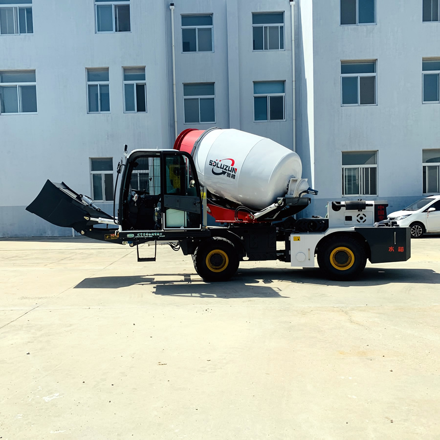 迭部3.0方平口搅拌车自动挡鲁樽搅拌罐车自上料