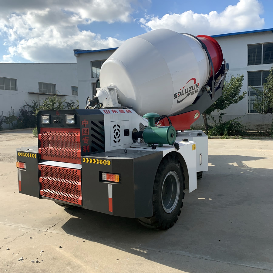 3.5方陕西全自动混凝土搅拌车鲁樽自装载混泥土搅拌车