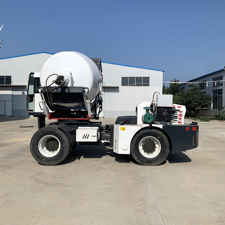 自动上料搅拌混泥土搅拌车鲁樽2.6方中联重科自上料搅拌机