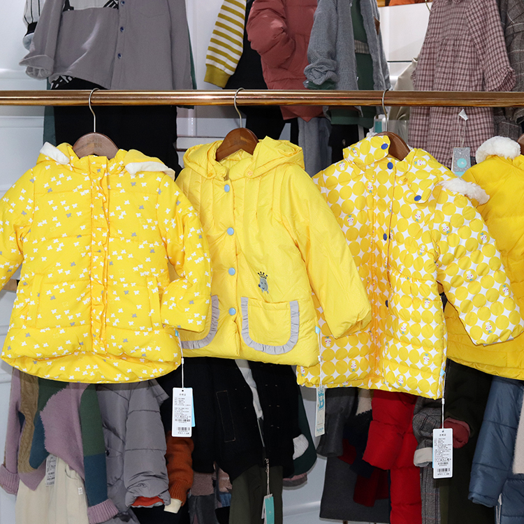 广州童装批发市场 热销地摊货源夜市 秋季新款品牌折扣批发