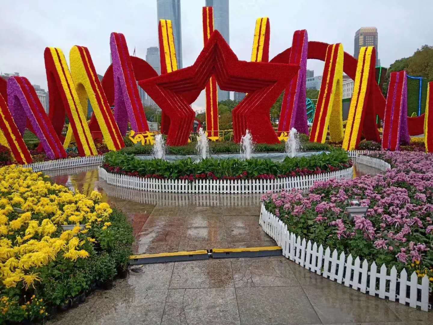 牛年绿雕 牛年主题绿雕 牛年雕塑供应