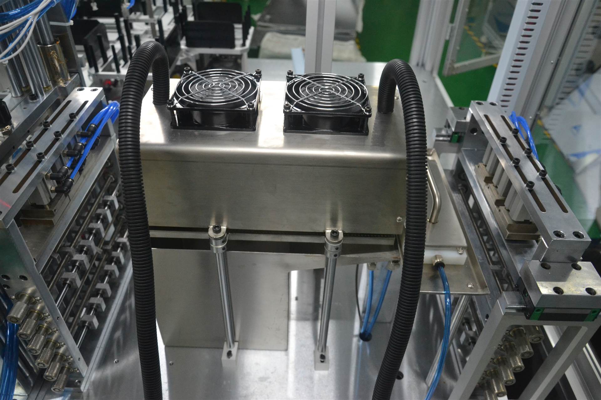 我们就针对串焊机做一个简单的介绍   虹口太阳能电池片串片机订购