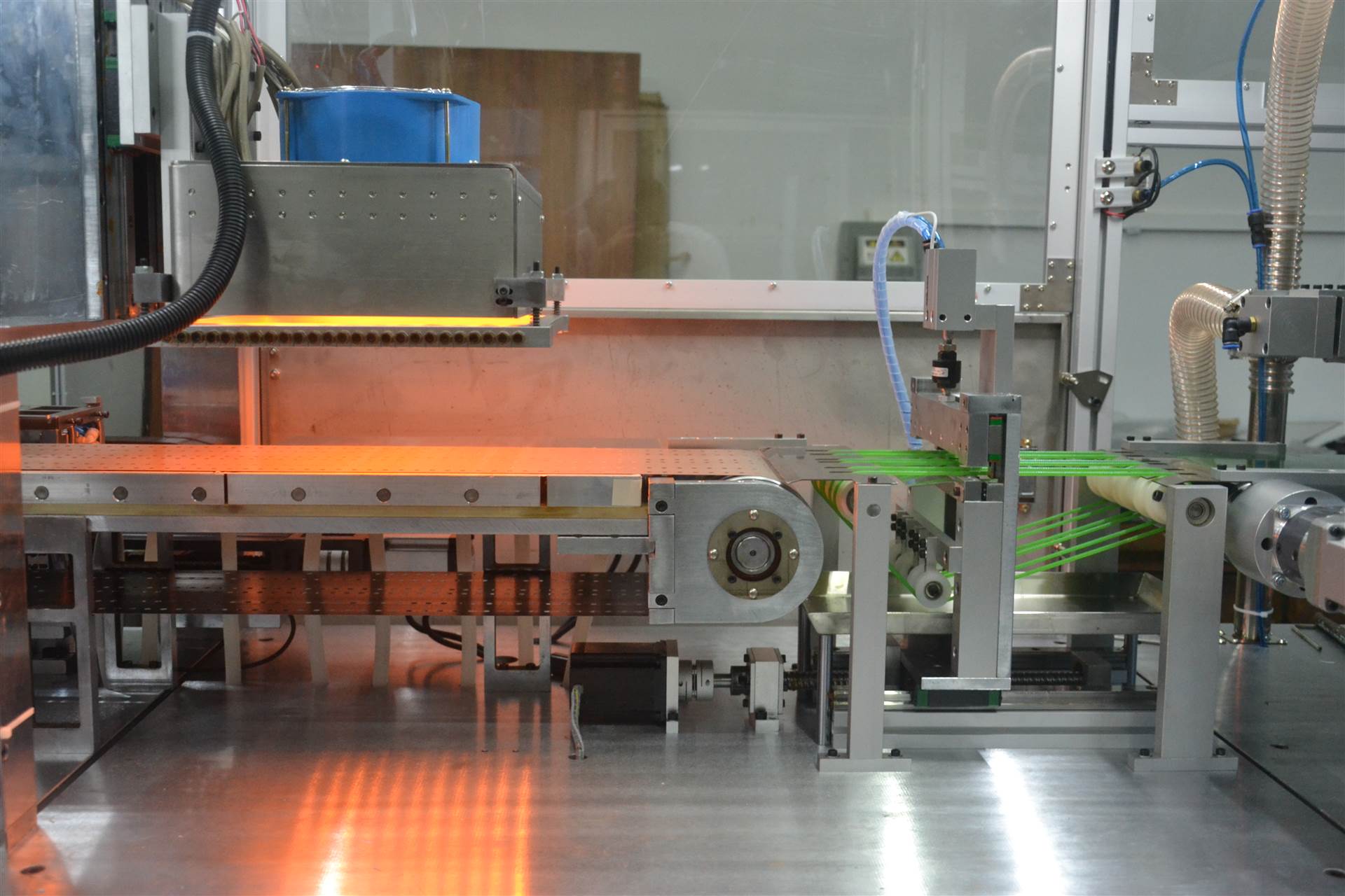 平川太阳能板焊片机器招商 红海新 太阳能串片机