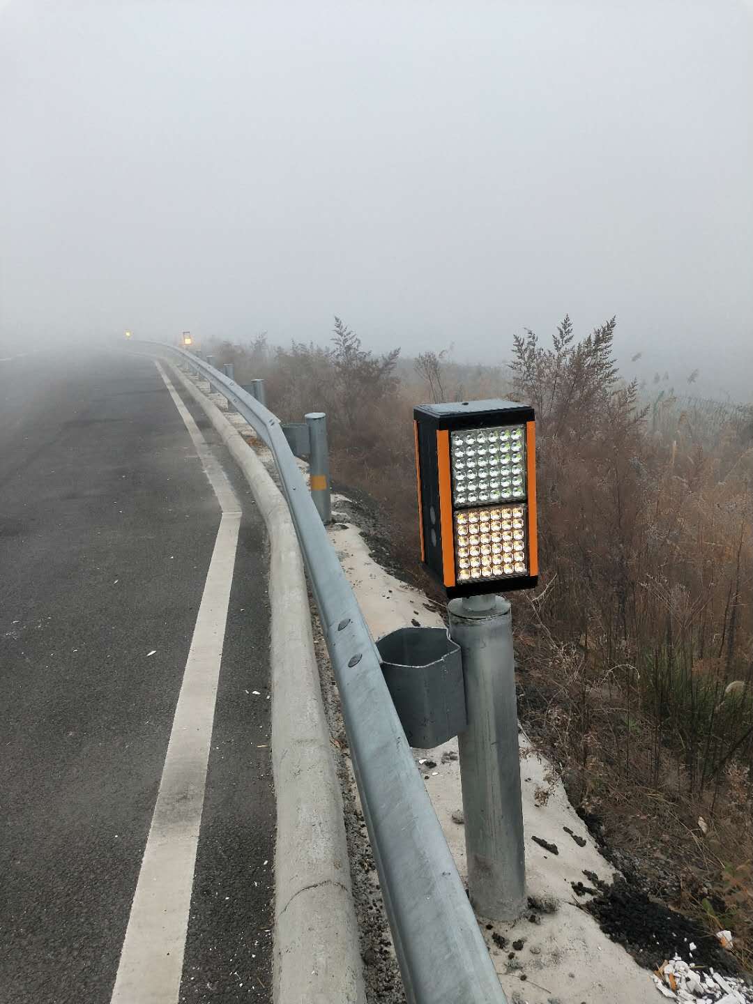 阴雨智能防撞诱导灯质量可靠