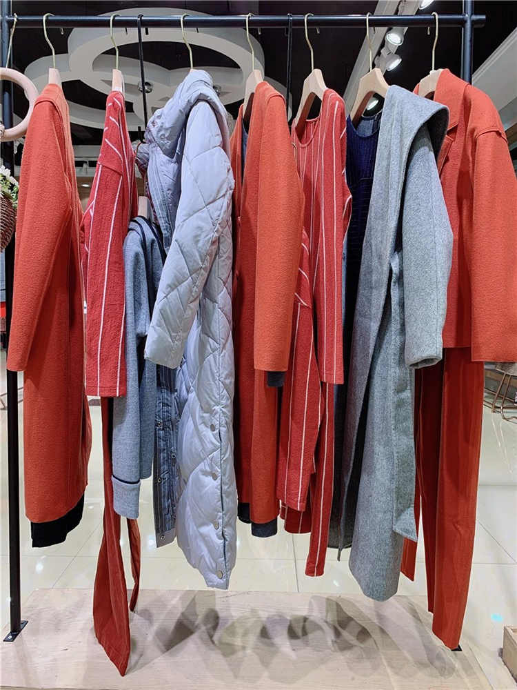 品牌折扣女装货源 折扣店拿货 品牌女装尾货 女装走份批发