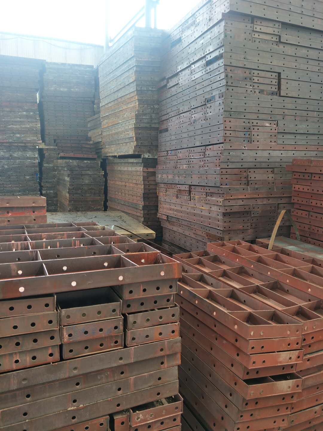 云南二手钢模价格瑞丽九成新钢模板一吨价格瑞丽二手钢模板报价