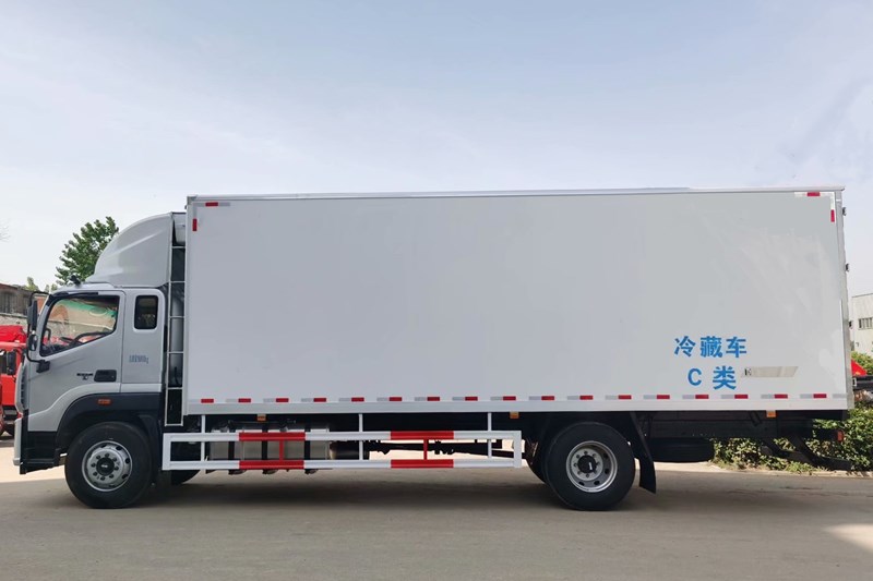福田欧航7米6厢长冷藏车配凯利980冷机25万出头,客户满意提车!