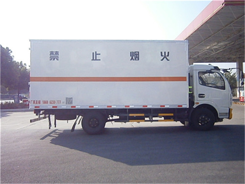 东风多利卡7.55吨国六易燃液体厢式运输车