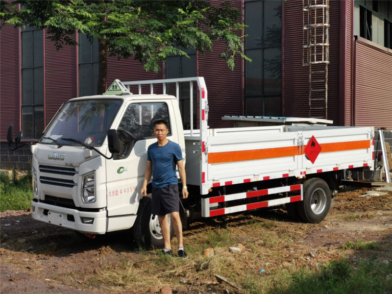 江鈴1.46噸國五易燃氣體廂式運輸車