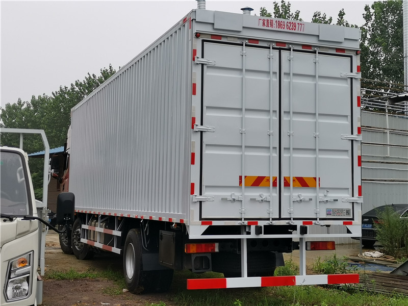 湖北虹昌达再接16台东风天龙9米6飞翼车批量订单