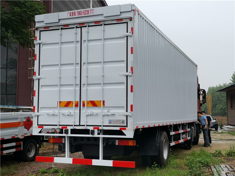 湖北虹昌达再接16台东风天龙9米6飞翼车批量订单