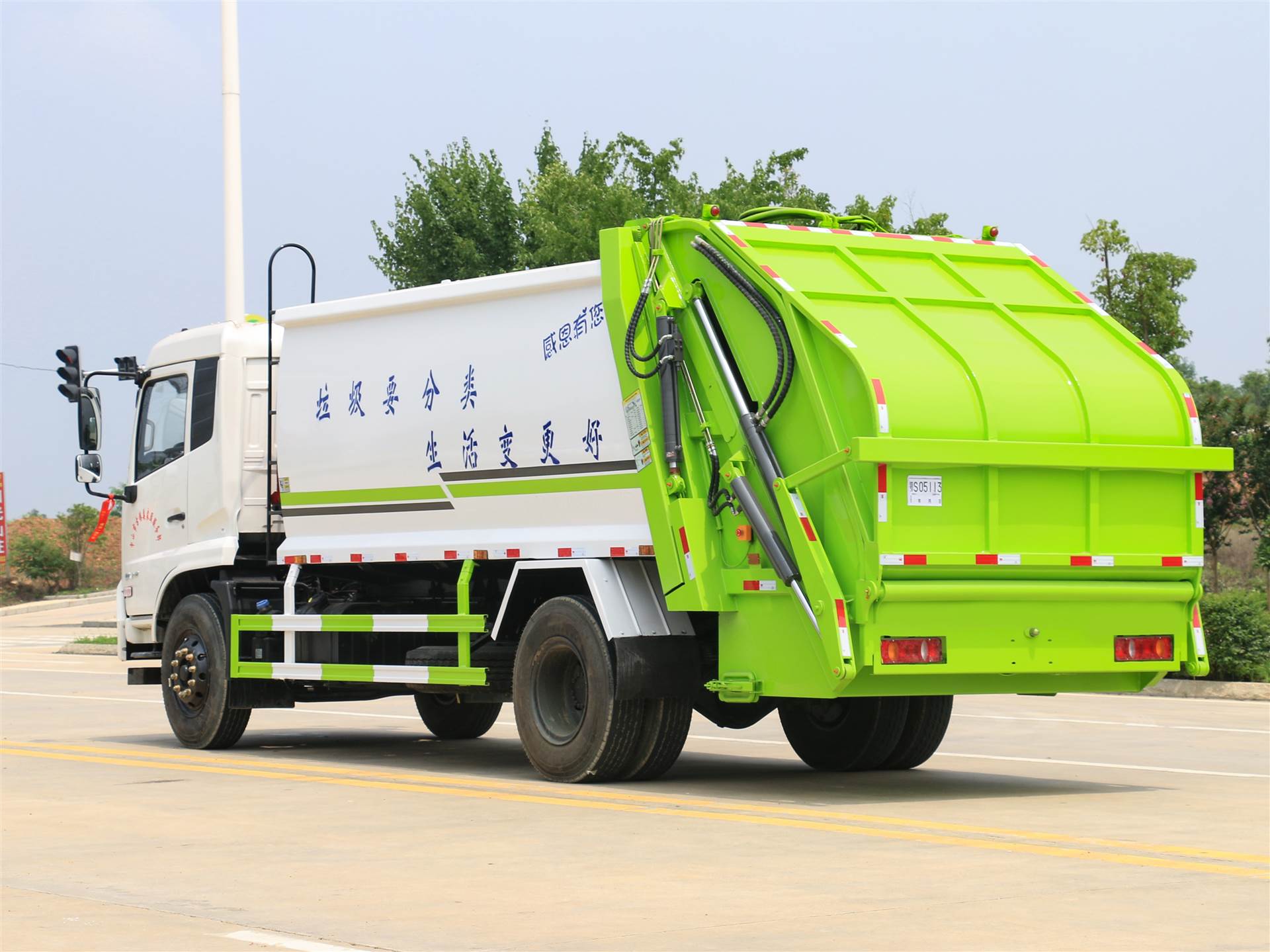 12方压缩垃圾车生产厂家带大落地斗