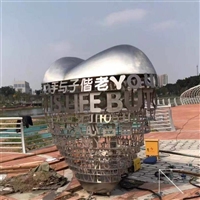 不锈钢镂空爱心雕塑，带灯光镂空心形不锈钢雕塑