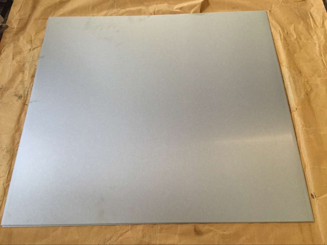 镀铝板 渗铝板 敷铝板 产品描述镀铝钢板是我们日常生活中使用广泛的