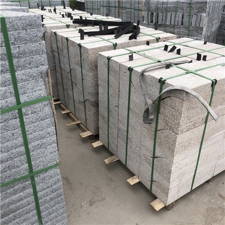 供应各种黄锈石厂家光面荔枝面路沿石台阶石