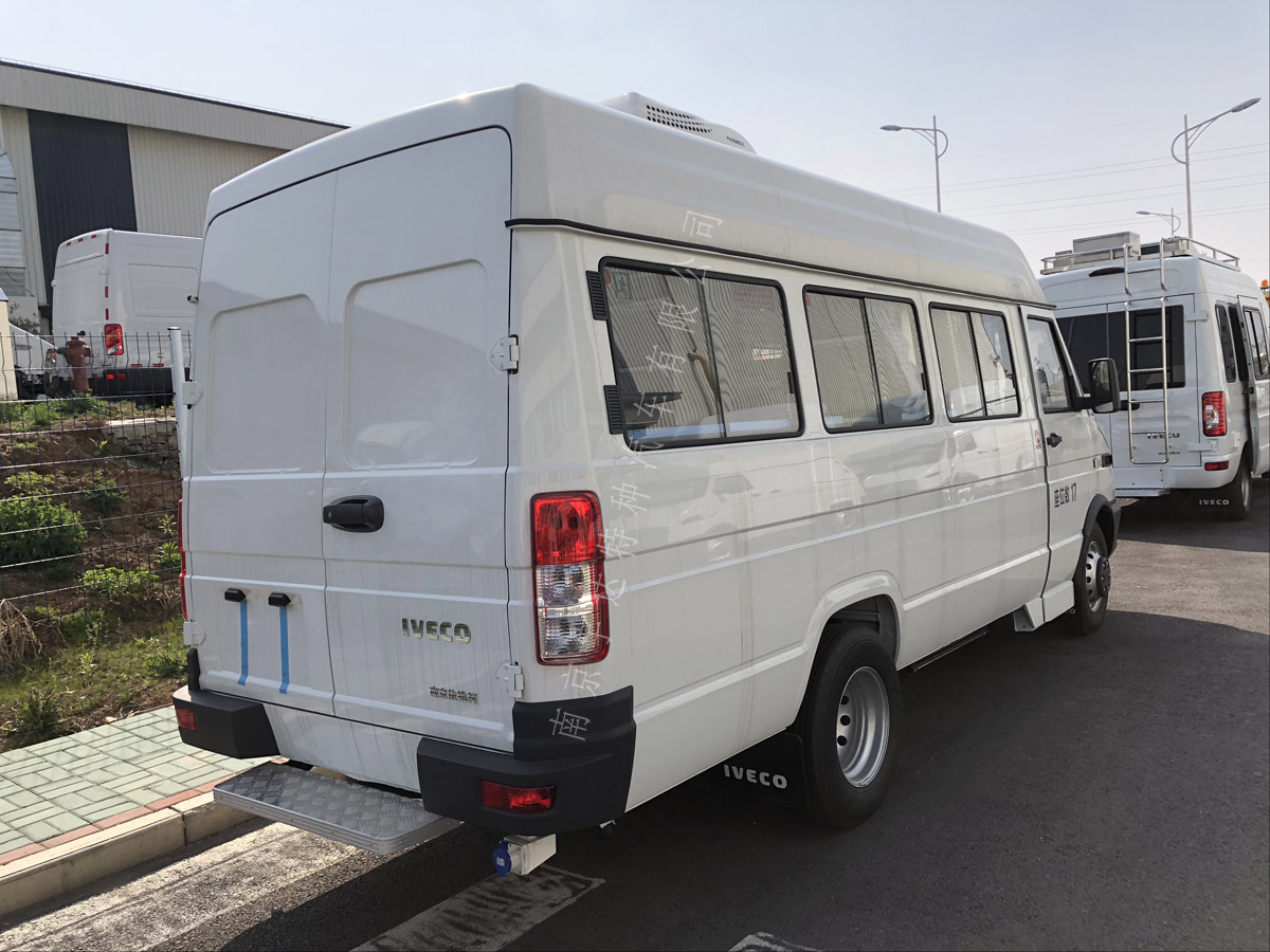 依维柯a40服务车 流动验光车 流动眼镜车流动餐车 抢修车服务车