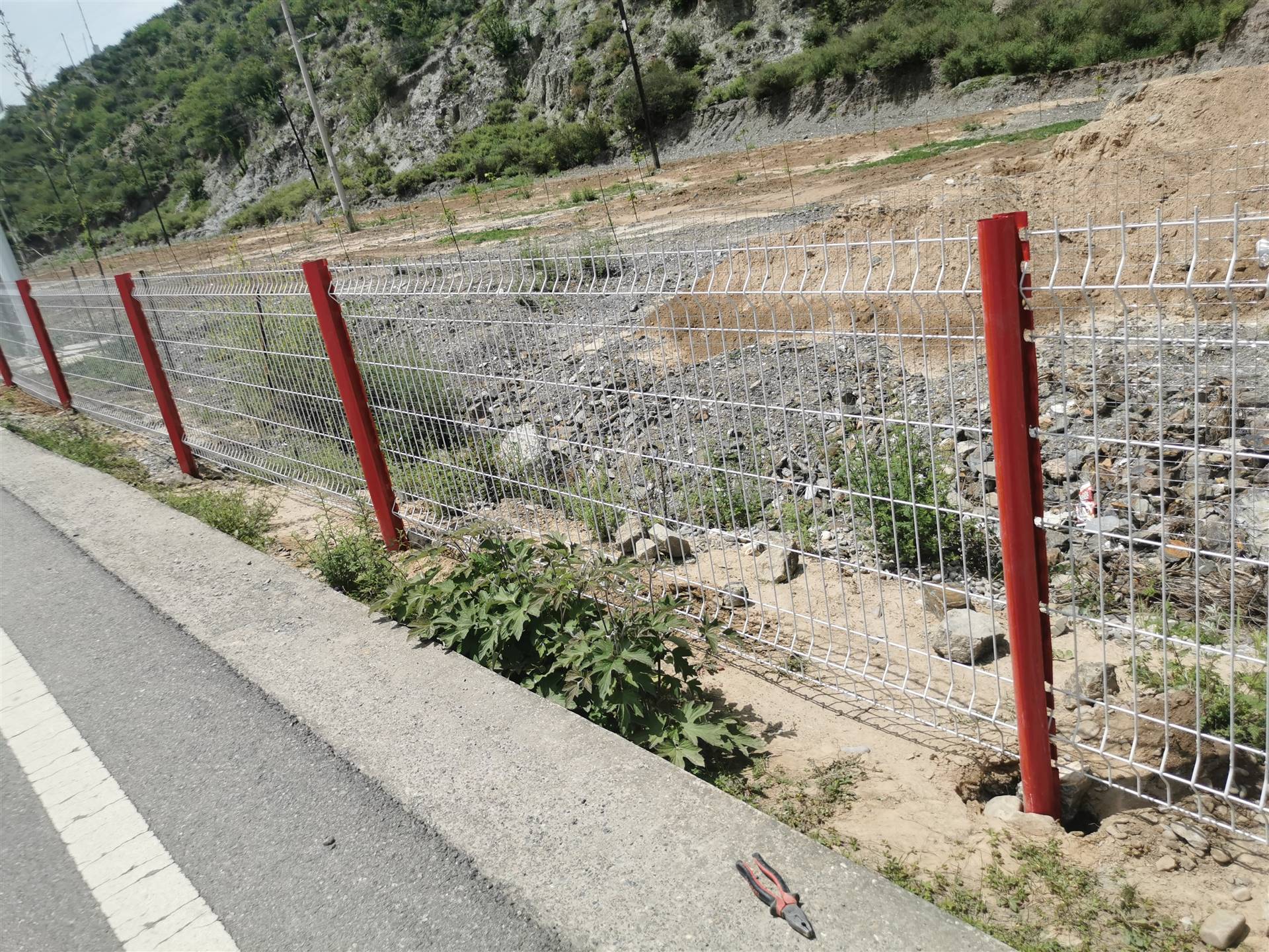 云南 污水池隔离网 水源地绿色隔离网 爬坡铁丝隔离网