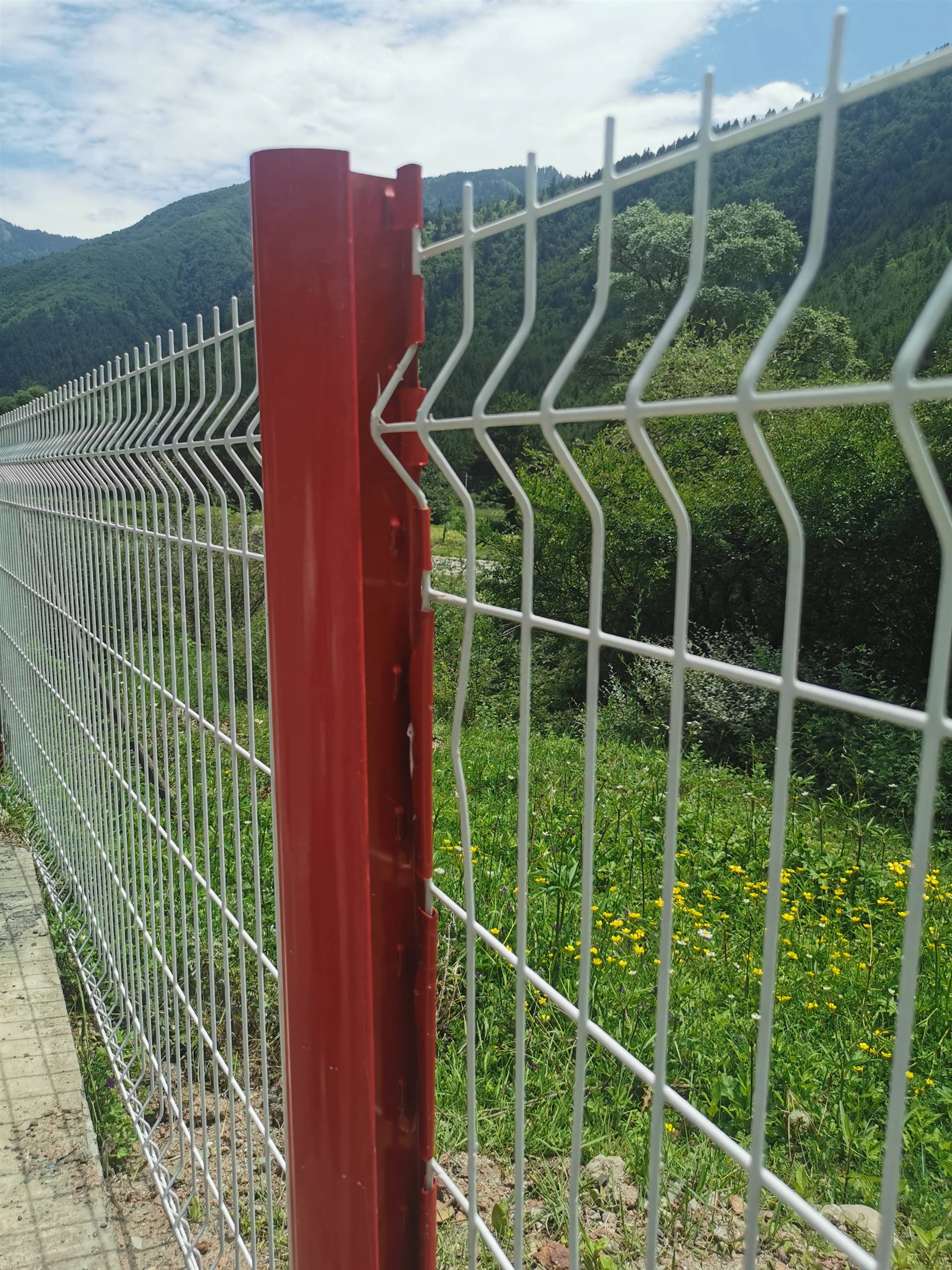 云南太阳能发电站厂区围栏水库安全隔离网光伏厂区围栏