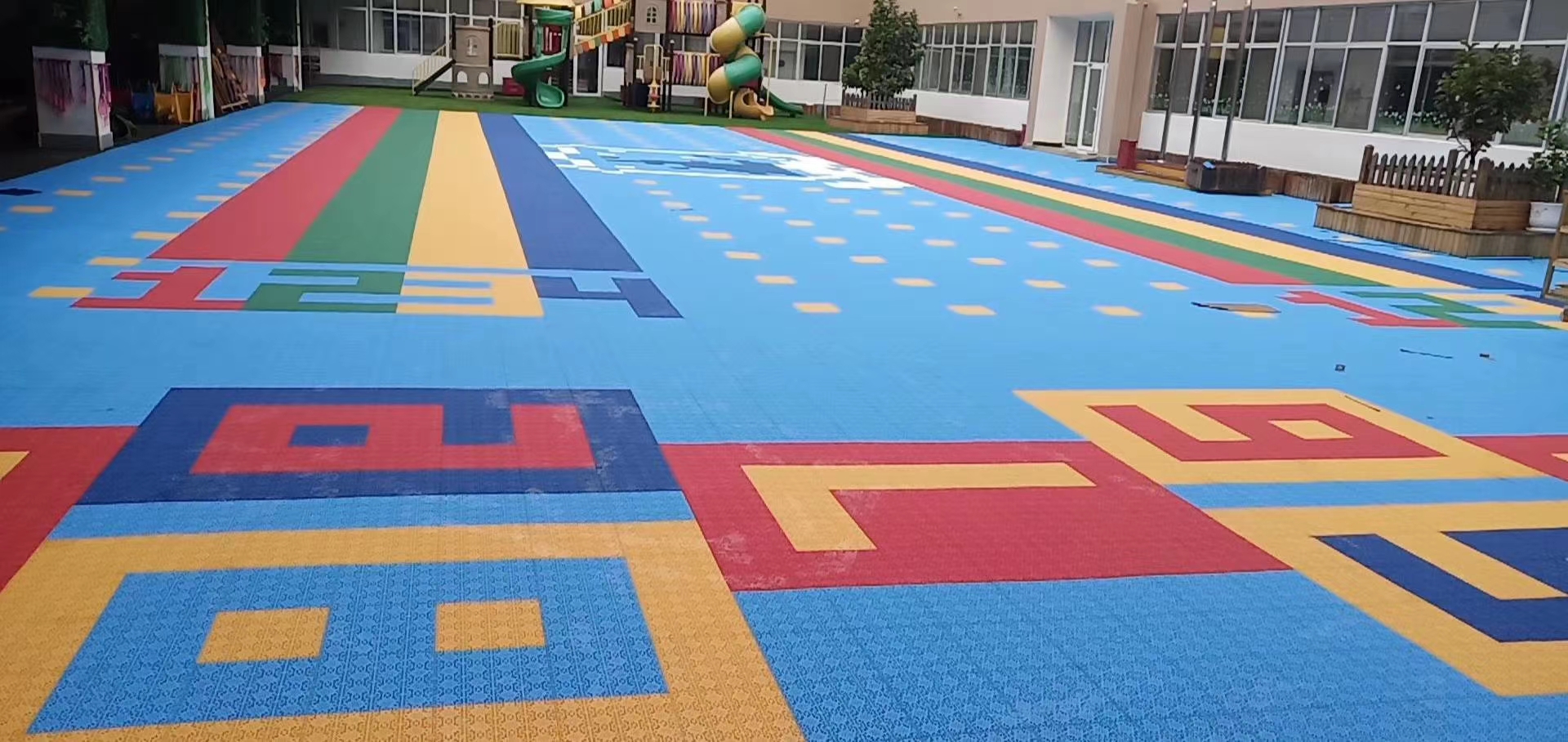 悬浮拼装地板耐高温地板价格超耐磨地板运动场地地板塑胶地板生产厂家