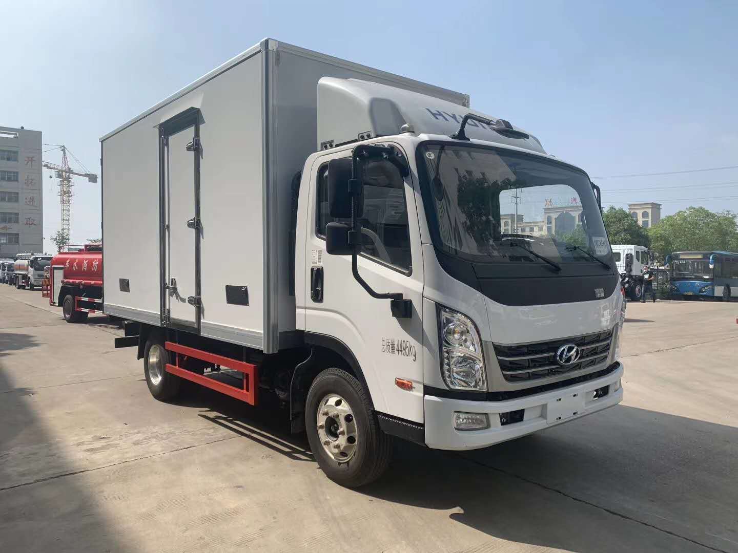 4米2现代泓图300冷藏车