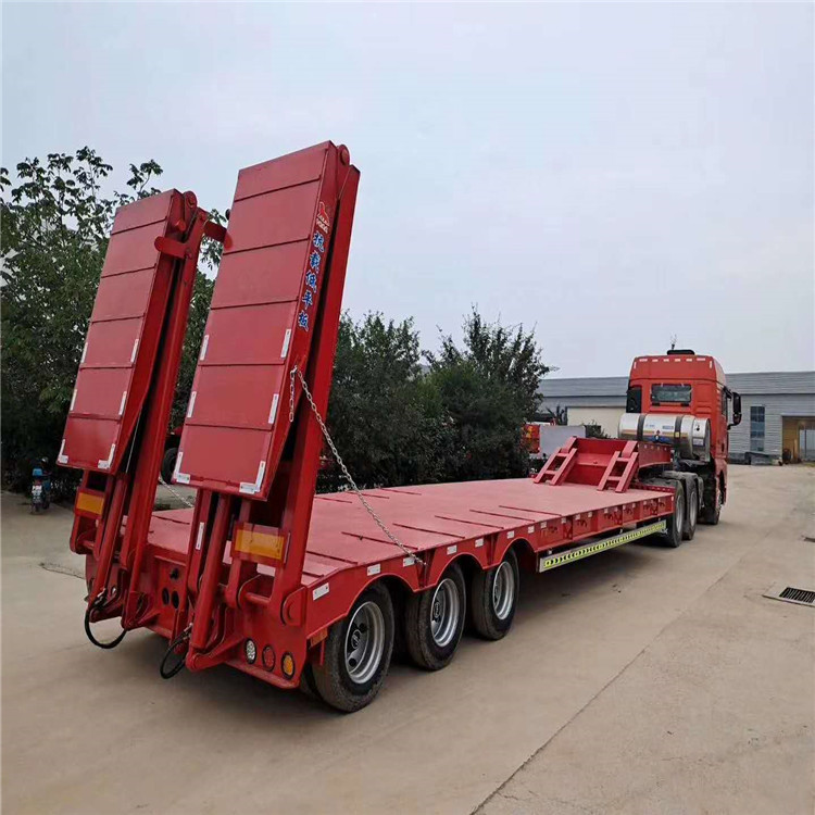 梁山13米三线六轴低平板结实耐用