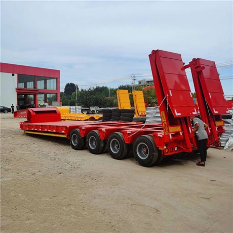 四线八轴大件运输半挂车 13米低平板半挂车价格