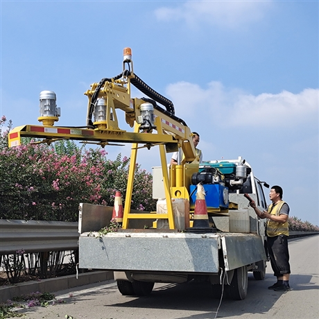 润沃园林绿化修剪机械高速公路绿化修剪机车载式绿篱修剪车